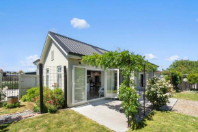 Provence on Cologne - Martinborough Holiday Home